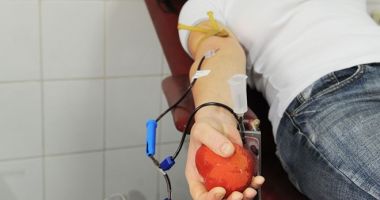 Stire din Sănătate : Apel la donare de sânge pentru salvarea unei tinere din Constanța, bolnavă de Lupus