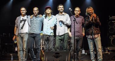 Stire din Cultură-Educație : Concert live "Robin and the Backstabbers"