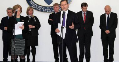 Stire din Eveniment : Fost absolvent al Academiei Navale: "Să vedem cum gestionează Bucureștiul acest eveniment geopolitic important"