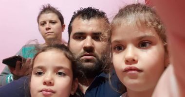 Stire din Social : Dorința unei mame cu cancer la sân: "Sper să fie totul bine să pot să îmi văd fetele crescând"