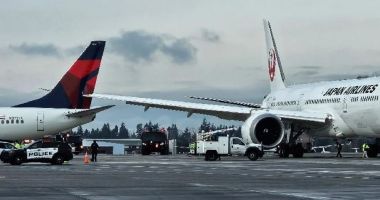 Stire din Actualitate : Două avioane de pasageri s-au ciocnit pe pista aeroportului din Seattle