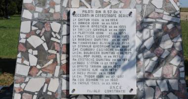 Dublă catastrofă: două avioane înfipte  în malul Dunării, la Cernavodă - 3