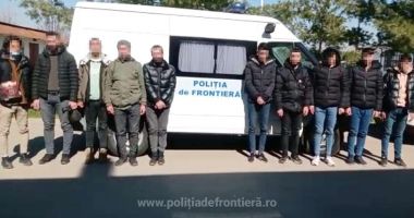Stire din Eveniment : Două călăuze, arestate pentru trafic de migranți, în România