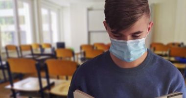 Stire din Cultură-Educație : Două linii Telverde, destinate elevilor și părinților