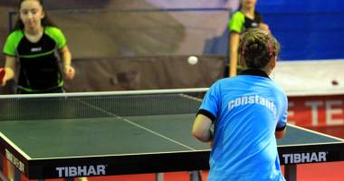 Stire din Sport : Două junioare de la CS Farul, pregătiri pentru Europenele de tenis de masă