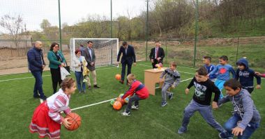 Stire din Politică-Administrație : Două terenuri de sport multifuncționale, în comuna Lipnița