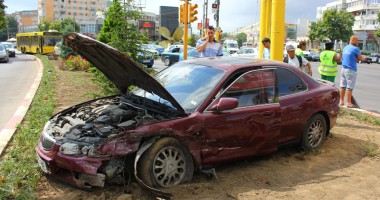 Stire din Eveniment : Două victime într-un accident provocat de un șofer beat