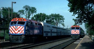 Stire din Actualitate : Un tren de marfă a deraiat și a sărit în aer în Illinois, o localitate a fost evacuată