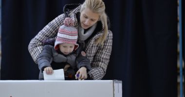 Stire din Politică-Administrație : Surprize la votul pentru alegerile parlamentare. Ce spun primele informații venite pe surse, de la urne