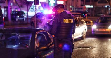 Stire din Eveniment : Un bărbat a oferit mită unui polițist 1.000 de euro și 10.000 de lei pentru a nu-i lua permisul. Cum a reacționat polițistul