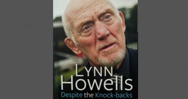 Stire din Sport : Rugby, FRR / Lynn Howells, cel care a condus naționala României spre victorie, are și înclinații artistice