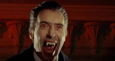 Stire din Cultură-Educație : A murit actorul Christopher Lee, celebru pentru rolul Contelui Dracula