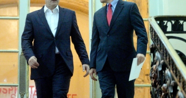 Stire din Politică-Administrație : Dragnea reclamă o gaură în buget de 10 miliarde lei. Cioloș îi răspunde: "Bugetul țării nu este un sac fără fund"