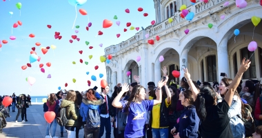 FOTO-VIDEO / Dragobetele, sărbătorit la Constanța! 400 de baloane lansate pe faleză, la Cazino - 4