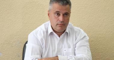 Stire din Politică-Administrație : Consiliul Județean, plângere penală. Broșurile gratuite al CJC, vândute în intersecții
