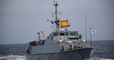 Stire din Eveniment : Dragorul maritim „Lt. Lupu Dinescu”, în exercițiu în Portul Burgas