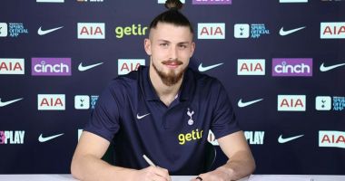 Stire din Sport : Radu Drăguşin a semnat un contract valabil până în 2030 cu Tottenham Hotspur