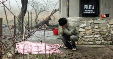 Stire din Eveniment : Drama a doi părinți. Condamnați  la închisoare după ce și-au pierdut cei trei copii într-un incendiu