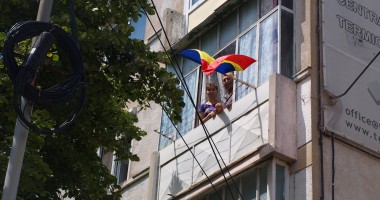 Stire din Politică-Administrație : Drapele pe locuințele din Medgidia