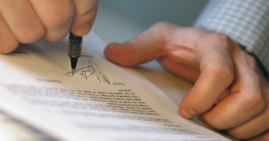 Stire din Economie : Ce spune Ministerul Finanțelor despre presupusa creștere a fiscalității pentru PFA-uri și drepturi de autor