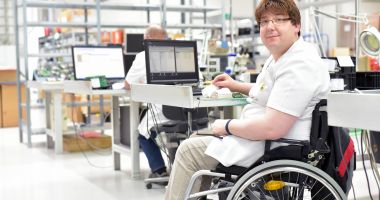 Stire din Social : Ce drepturi au persoanele cu handicap grav