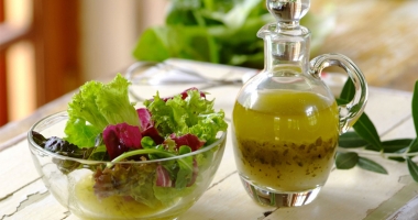 Stire din Diverse : Dressingul perfect pentru o salată prietenoasă cu silueta