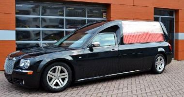 Stire din Actualitate : Oferta bizară primită de o femeie pentru o cursă Timișoara - Sibiu: Să meargă cu dricul, lângă un mort | ”Există un pasager. E tăcut”