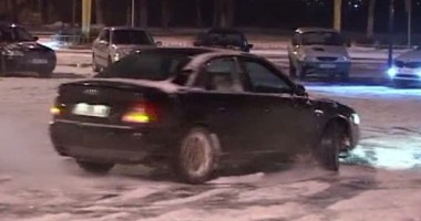 Stire din Eveniment : VIDEO -  Cum s-a răzbunat un șofer care a rămas fără loc de parcare