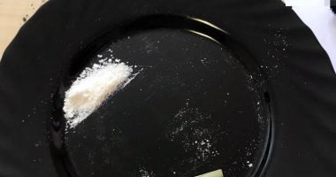 Stire din Eveniment : Bucătar de grădiniță, prins cu droguri în mașină. Suspectul are antecedente