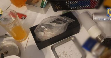 Stire din Eveniment : Doi tineri, arestați pentru trafic de droguri de mare risc. Substanțele interzise erau trimise prin curier