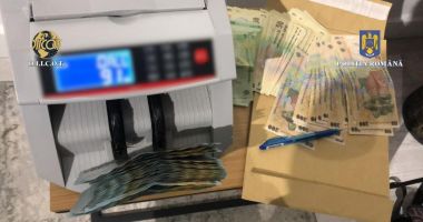 Stire din Eveniment : Doi adolescenţi de 17 şi 19 ani, arestaţi după ce au scos la vânzare 10 kg de droguri în noaptea de Revelion
