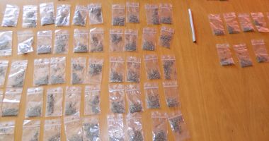 Stire din Eveniment : Anchetați pentru consum de droguri. Prinși de jandarmi când își făceau jointuri