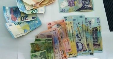GALERIE FOTO / Percheziții în stațiunea Mamaia. Mascații au găsit sute de pastile ecstasy, cocaină și ketamină - 2