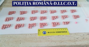 GALERIE FOTO / Percheziții în stațiunea Mamaia. Mascații au găsit sute de pastile ecstasy, cocaină și ketamină - 3