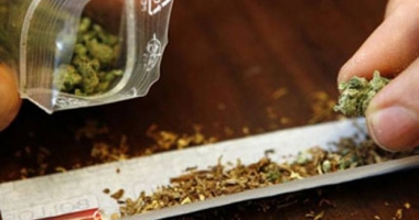 Stire din Eveniment : Tineri prinși cu marijuana, în zona Casei de Cultură din Constanța