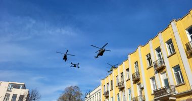 GALERIE FOTO Peste 1000 de constănțeni prezenți la parada militară de Ziua României - 25