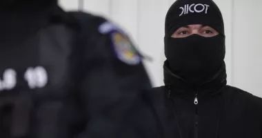 Stire din Eveniment : Magazin sătesc, paravan pentru trafic de droguri. Cinci persoane reținute de DIICOT