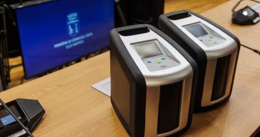 Stire din Eveniment : Câți bani au costat aparatele DrugTest. Explicațiile Poliției Române: „În realitate e o investiție”