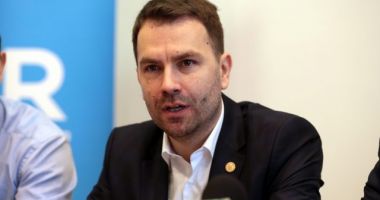 Stire din Politică-Administrație : Cătălin Drulă: "Reducerea TVA se va vedea imediat în prețul combustibilului"