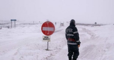 Stire din Social : Iași: 12 drumuri județene blocate din cauza ninsorii