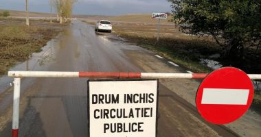 Stire din Social : COD PORTOCALIU de ploi torenţiale. Drumul judeţean DJ 391 a fost închis