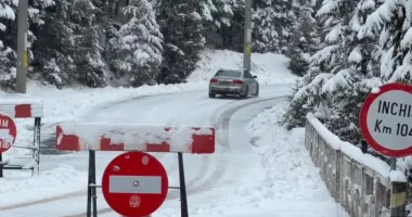 Stire din Eveniment : Poliția face verificări după ce mai mulți șoferi au intrat pe un tronson închis, pe Transfăgărășan