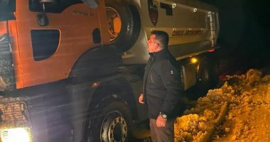 Noapte de „foc” pentru drumarii constănțeni. 20 de oameni și 9 utilaje au intervenit pe drumurile din județ - 2