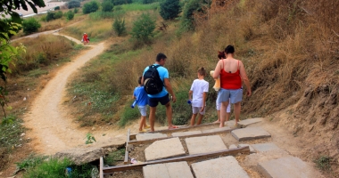 Plaja "Trei papuci": bălării arse de soare, cărări pline de colb și o istorie batjocorită - 6