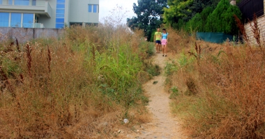 Plaja "Trei papuci": bălării arse de soare, cărări pline de colb și o istorie batjocorită - 3
