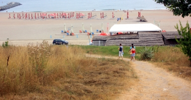 Plaja "Trei papuci": bălării arse de soare, cărări pline de colb și o istorie batjocorită - 8