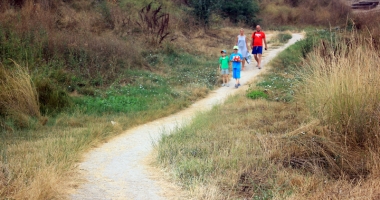 Plaja "Trei papuci": bălării arse de soare, cărări pline de colb și o istorie batjocorită - 9