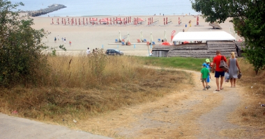 Plaja "Trei papuci": bălării arse de soare, cărări pline de colb și o istorie batjocorită - 10