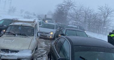 GALERIE FOTO / Drumarii, apel la şoferi. „Nu încurcaţi acţiunile de deszăpezire!” - 4