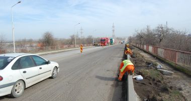 Stire din Politică-Administrație : Vești bune de la Primăria Năvodari! Se toarnă primul strat de asfalt pe un drum important